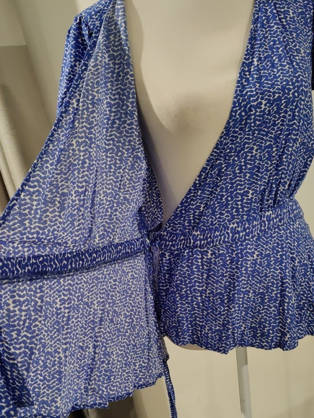 Joe Fresh Wrap Short Sleeve Blue Printed Surplice Waist Peplum Top Blouse Y2K - Picture 5 of 11